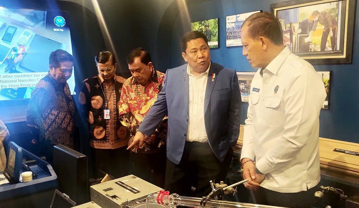 polda metro jaya dalami cctv terkait jatuhnya petugas imigrasi 65517