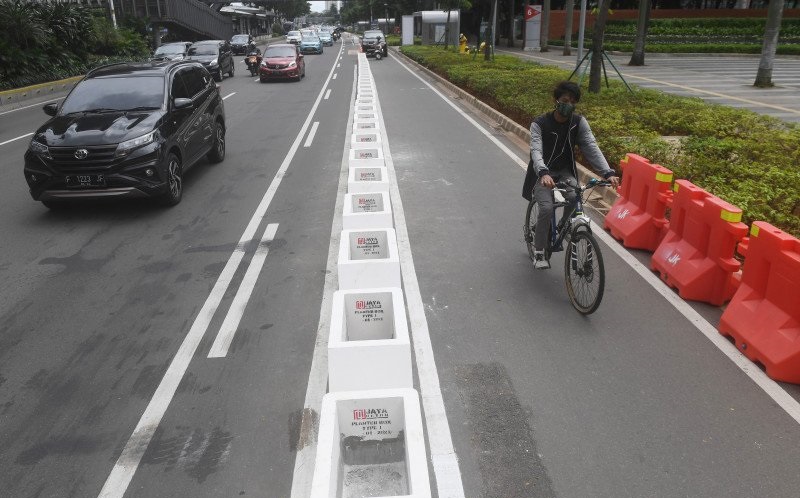 polda metro jaya evaluasi jalur sepeda permanen sudirman 31297