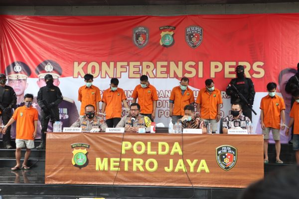 polda metro jaya gelar konferensi pers terkait penangkapan 12 kawanan perampok spesialis nasabah bank 15596