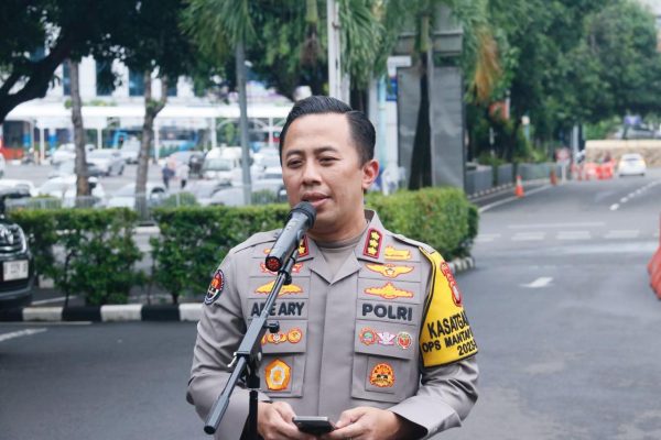 polda metro jaya kerahkan tim dokkes cek kesehatan petugas kpps 70234