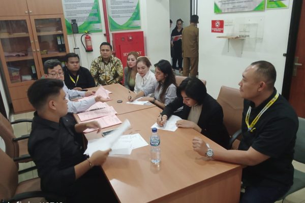 polda metro jaya limpahkan tersangka dan barang bukti kasus pornografi 74292