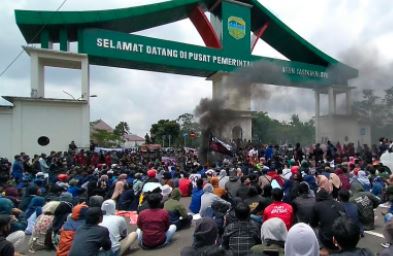 polda metro jaya pulangkan 22 orang yang diduga kelompok anarko 16207