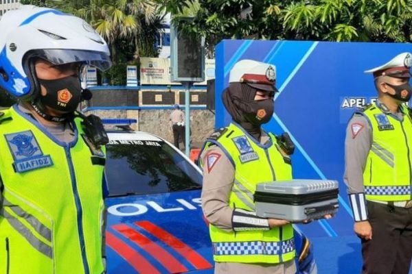polda metro jaya resmi manfaatkan etle yang bersifat mobile 20165