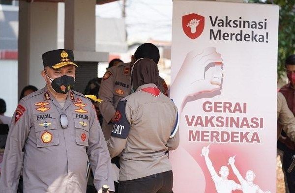 polda metro jaya sebar titik vaksinasi merdeka percepat penanganan covid 19 di 900 rw 26553
