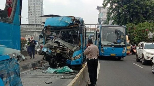polda metro jaya selidiki insiden kecelakaan bus transjakarta 24746
