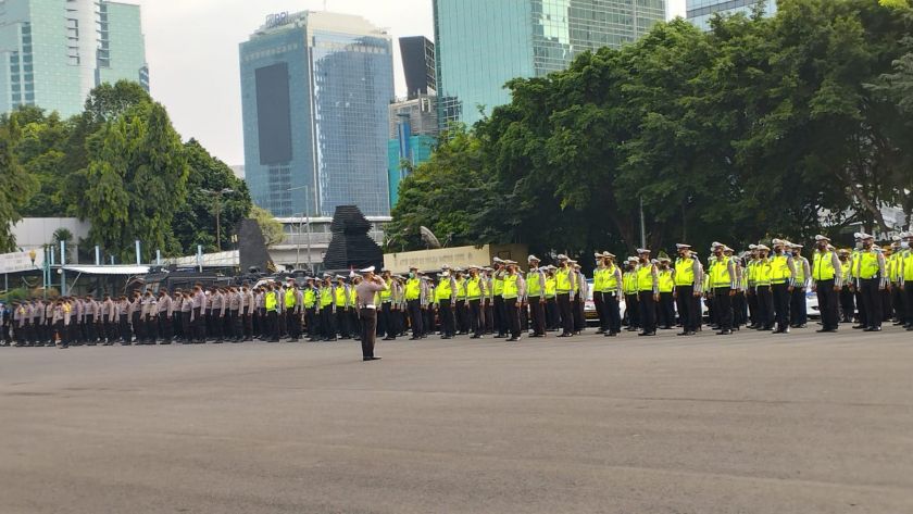 polda metro jaya terjunkan 6 612 personel kawal aksi buruh di gedung dpr 62123