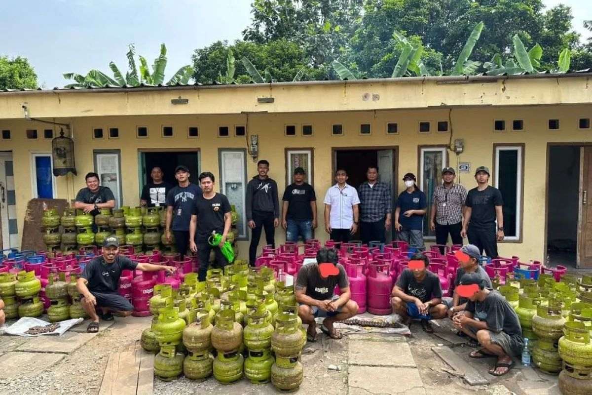 polda metro jaya ungkap kasus oplos gas elpiji subsidi ke non subsidi 62378