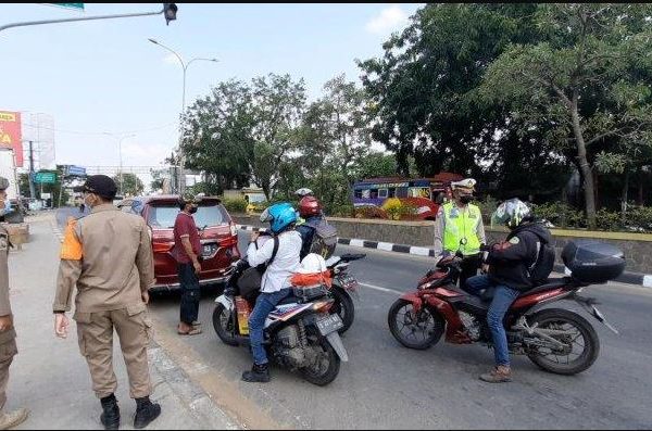 polda metro perketat titik sekat mudik di kabupaten bekasi 20043