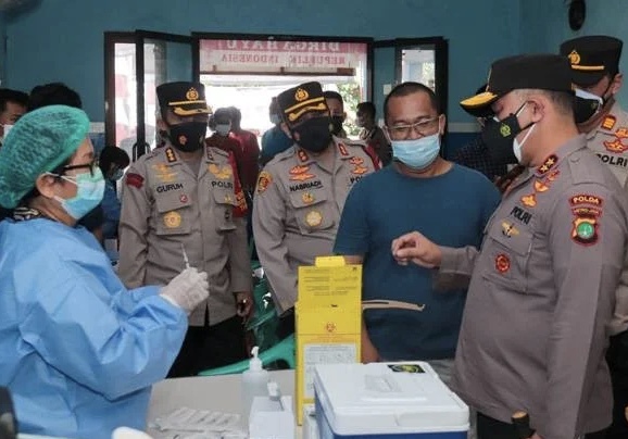 polda metro targetkan vaksinasi semua warga dki 17 agustus 16385