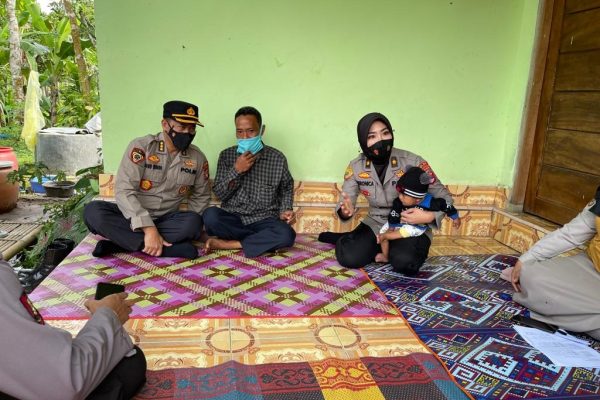 polda ntb berikan pendampingan psikologi keluarga korban kapal tenggelam 9946