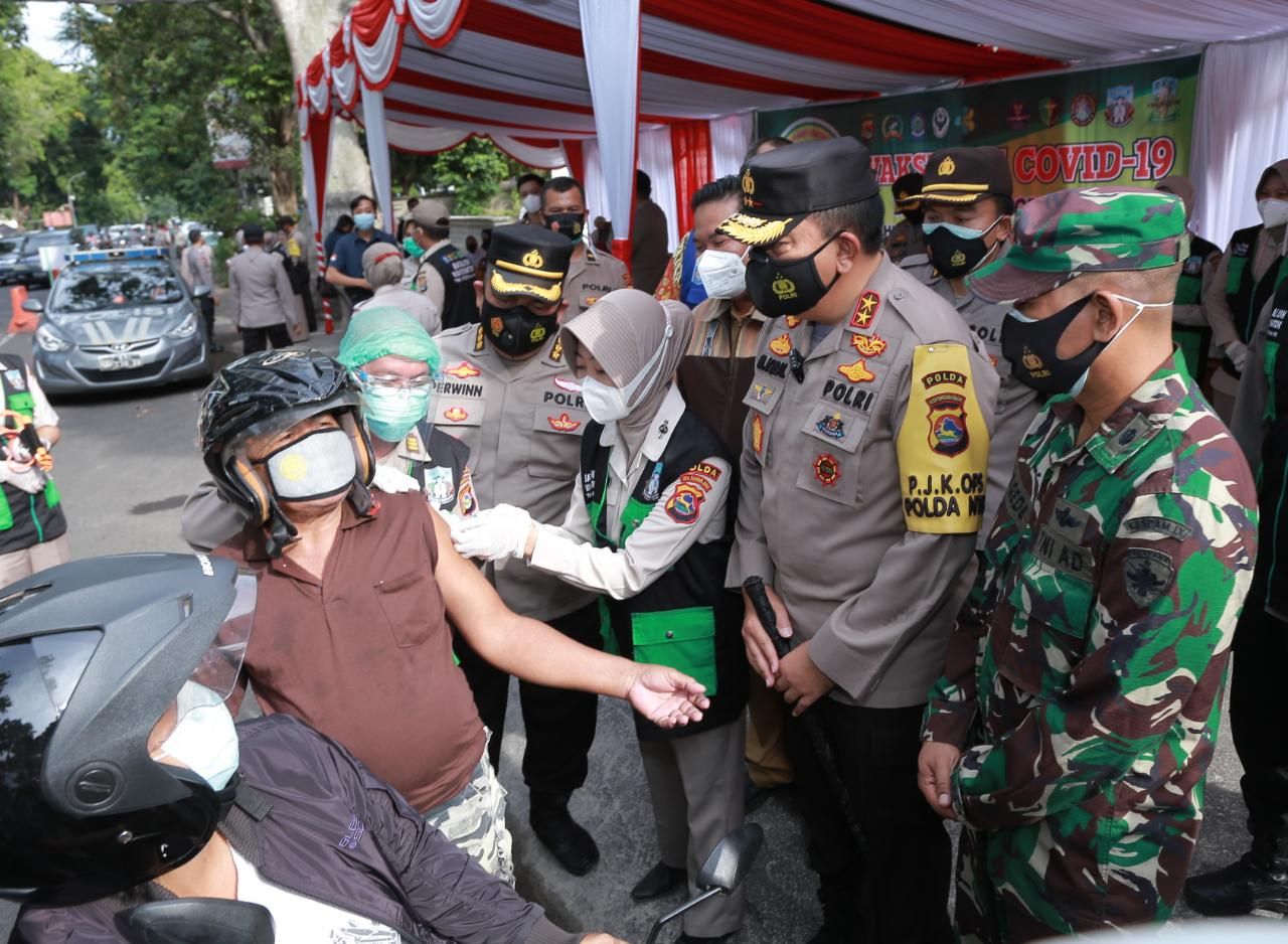 polda ntb hadirkan layanan drive thru bagi lansia 30866