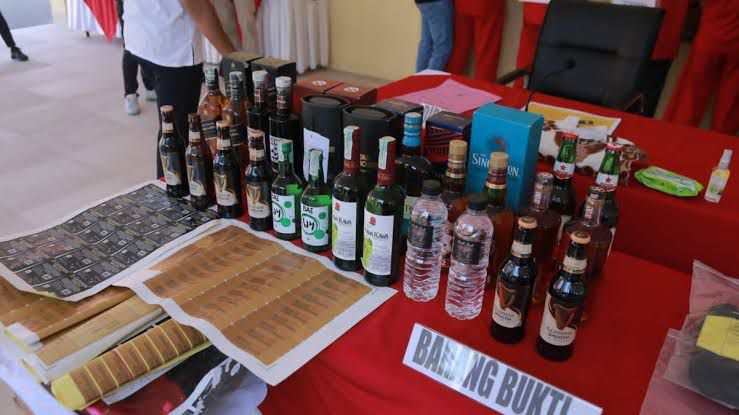 polda ntb telah amankan ratusan botol minuman keras pada operasi pekat rinjani 2024 71592