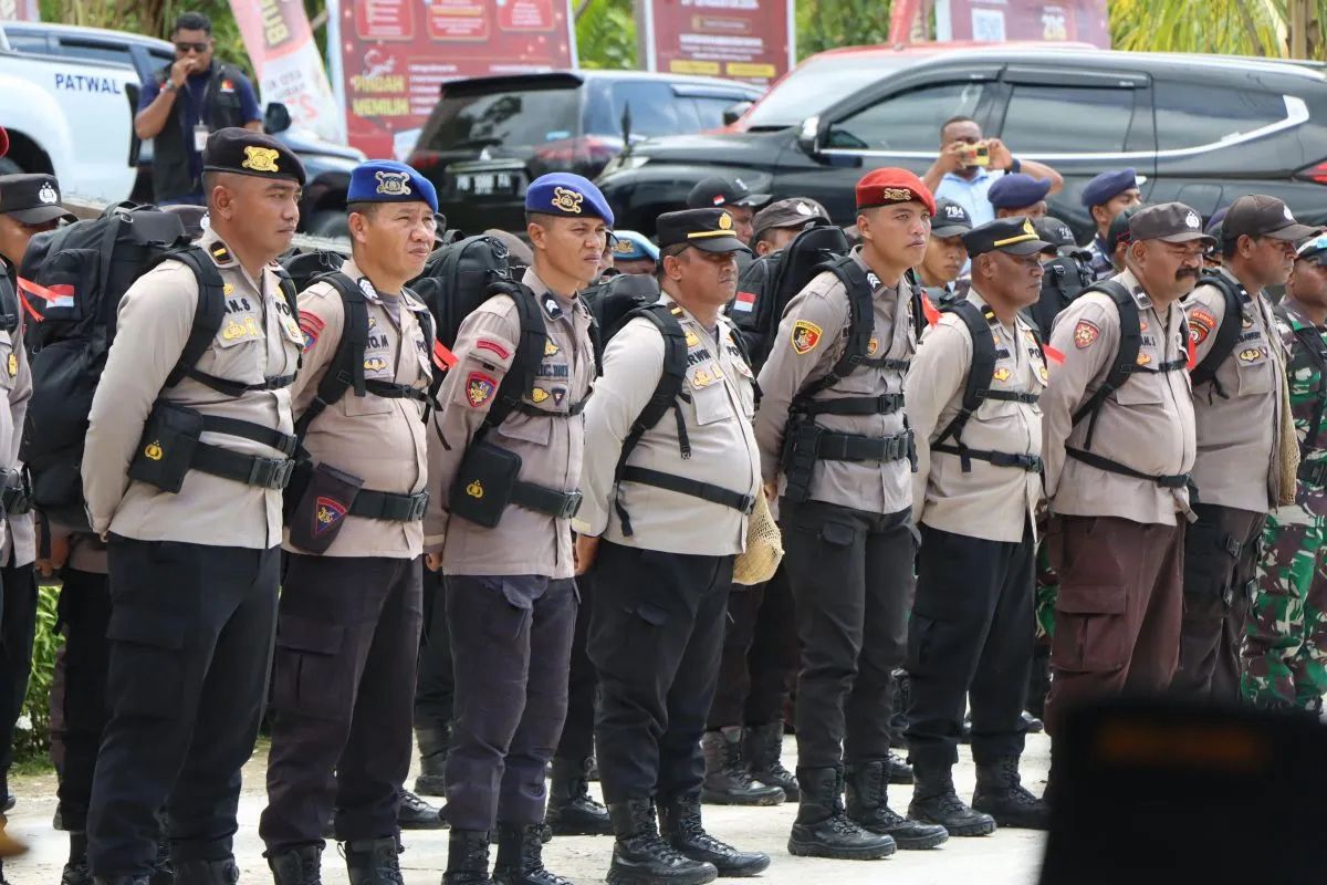 polda papua barat lakukan pergeseran personel pengamanan pilkada 81224