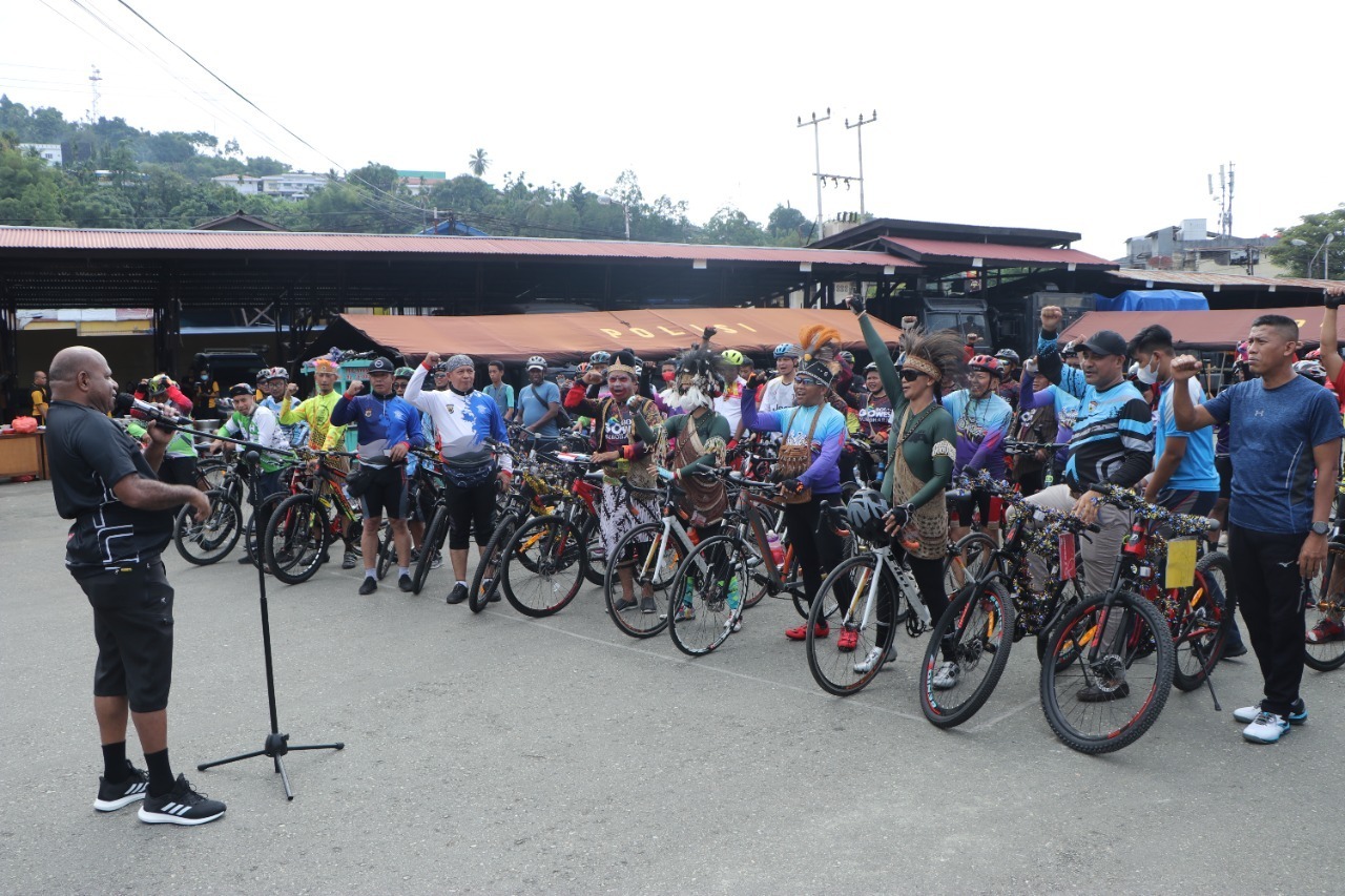 polda papua menggelar funbike dalam rangka hut bhayangkara ke 76 tahun 2022 47666