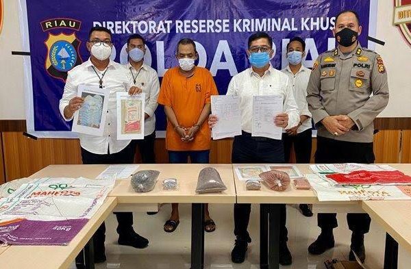 polda riau berhasil amankan 195 ton pupuk palsu di kampar 16296