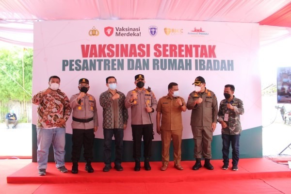 polda riau gelar vaksin merdeka salurkan 9 ribu dosis vaksin di 3 kampus di pekanbaru 34401