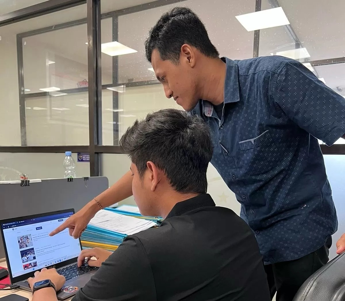 polda riau lakukan patroli siber di platform medsos guna mencegah menyebarnya berita hoaks 70238
