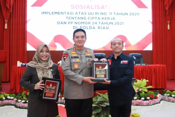 polda riau melaksanakan sosialisasi implementasi uu cipta kerja dan soal penataan kawasan hutan 49790