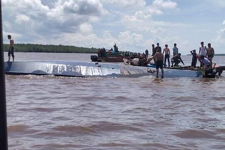 polda riau selidiki penyebab kecelakaan kapal sb evevlyn calisca di perairan guntung 57437