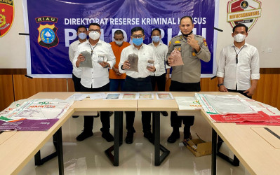 polda riau ungkap peredaran pupuk oplosan di kampar 28817