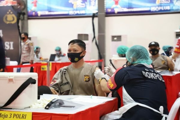polda sulbar latih 100 bintara remaja untuk di terjunkan sebagai petugas tracer dan vaksinator covid 19 26551