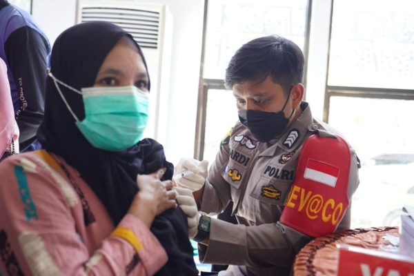 polda sulbar minta semua pihak tingkatkan akselerasi vaksinasi covid 19 34494