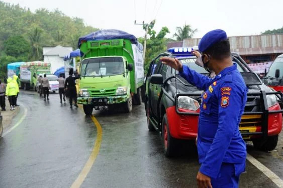 polda sulbar pastikan distribusi bantuan tersalurkan hingga ke pelosok 36687