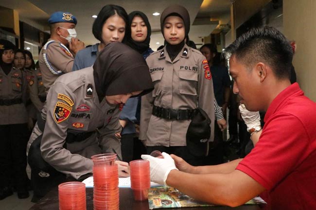 polda sulsel akan tes urine berkala seluruh personel polres di sulsel 11958