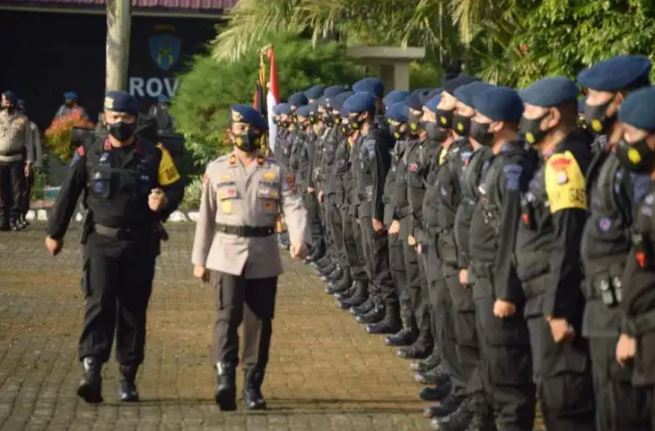 polda sulsel kirim 2 ssk brimob ke papua 18137