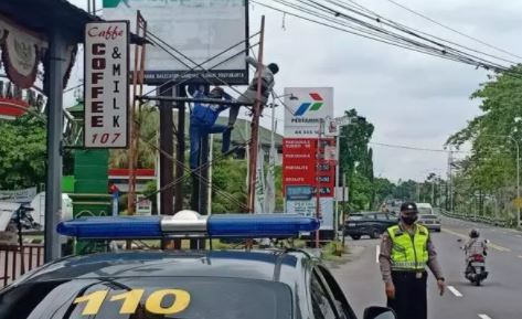 polda sulsel minta warga tidak pakai simbol fpi patuhi maklumat kapolri 12975