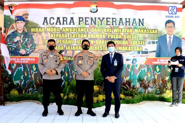 polda sulsel terima hibah satu unit mobil ambulance dari bri makassar 30417