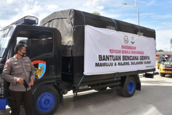 polda sulteng kembali berangkatkan bantuan ke sulbar 11842