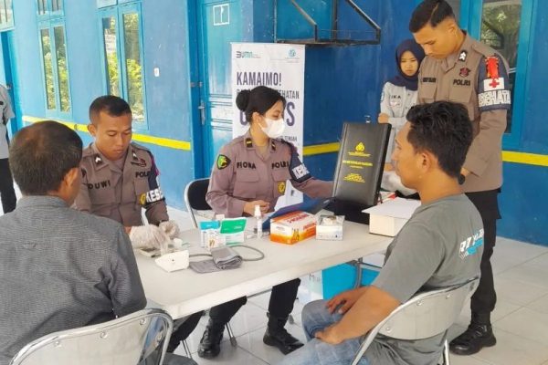 polda sulteng lakukan tes urine terhadap sopir angkutan di terminal tipo palu 72386