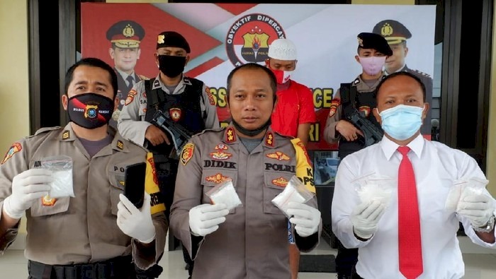 polda sultra berhasil gagalkan peredaran narkoba seberat 1 021 gram 15929
