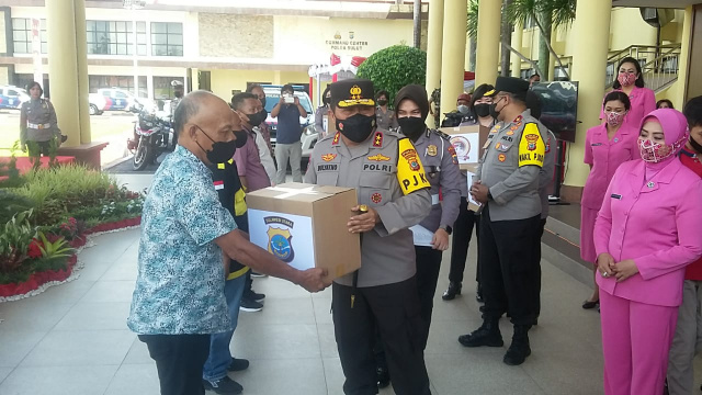 polda sulut gelar baksos dan bansos jelang peringatan hari bhayangkara ke 76 47716