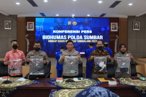 polda sumbar berhasil ungkap 54 kasus dan 62 tersangka terkait kasus pencurian selama operasi sikat singgalang 2022 49820