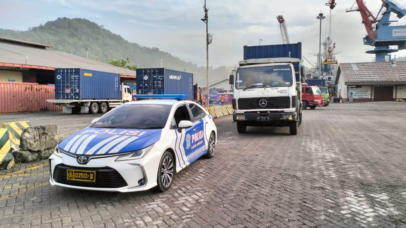 polda sumbar kawal pendistribusian logistik pemilu 2024 68728