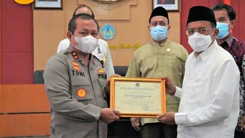 polda sumbar raih piagam penghargaan dari unp 9386