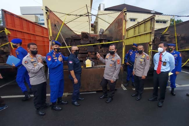 polda sumsel arrest six suspects of illegal logging 44744