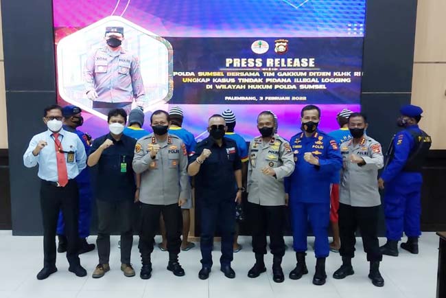 polda sumsel berhasil amankan enam tersangka terkait ilegal logging di kabupaten banyuasin 17674
