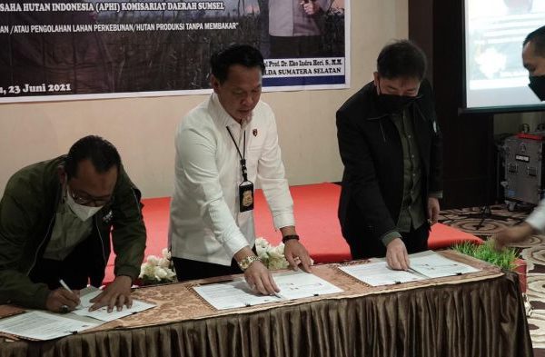 polda sumsel gandeng gapki dan aphi perkuat komitmen cegah karhutla 9325