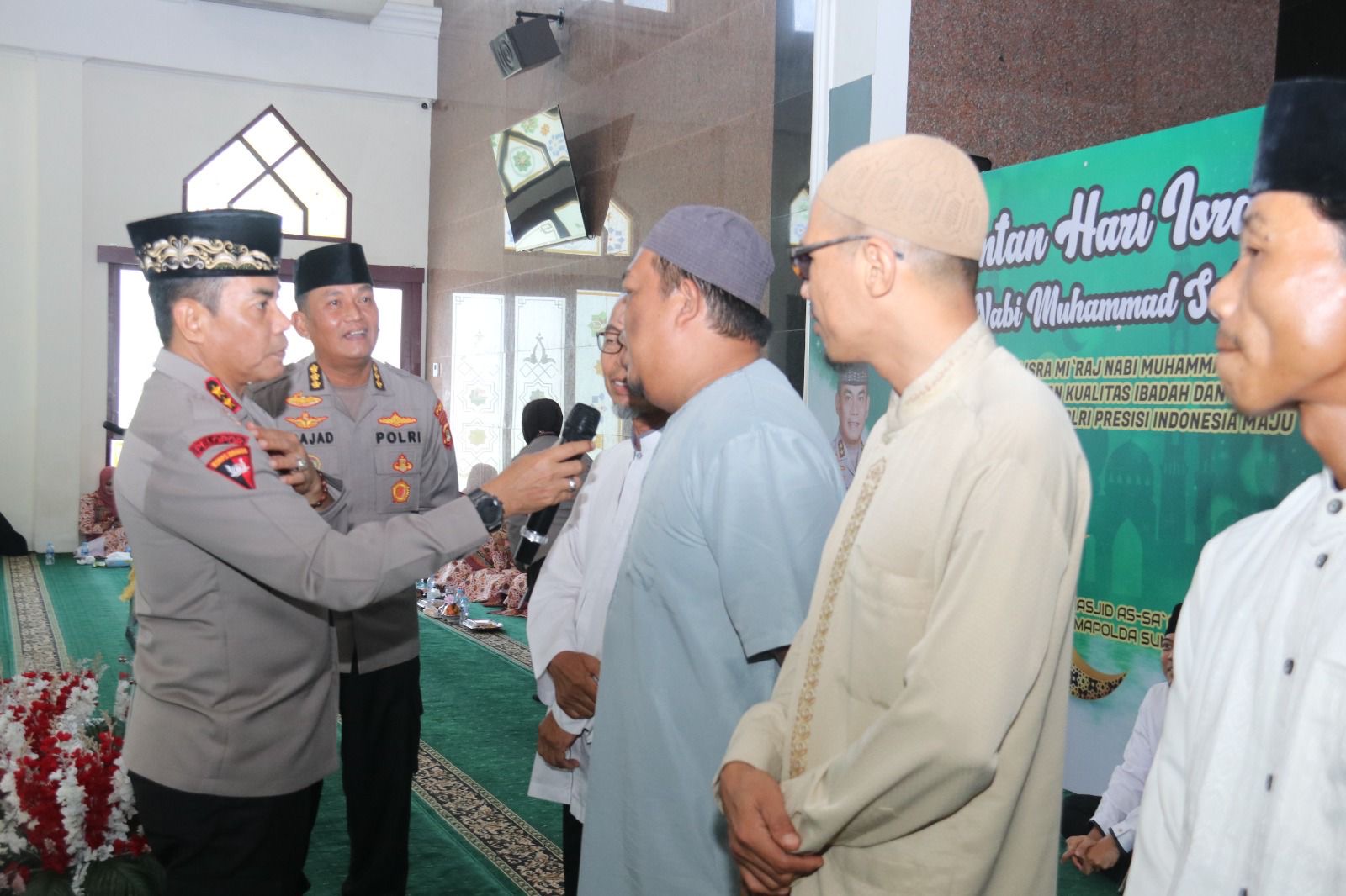 polda sumsel peringati isra mikraj enam penggali kubur dapat hadiah umroh 83881