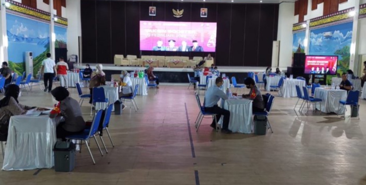 polda sumut kerja sama gojek dan poltekpar gelar vaksinasi booster 37262