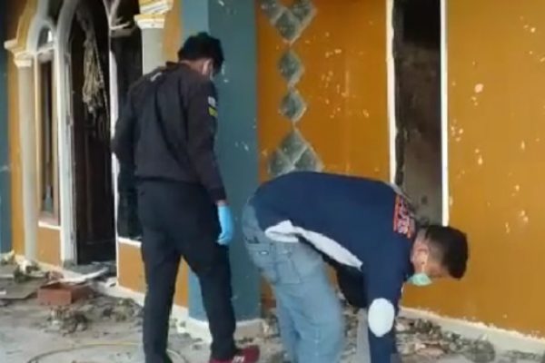 police declared 13 suspects of riot and arson in buton 44379