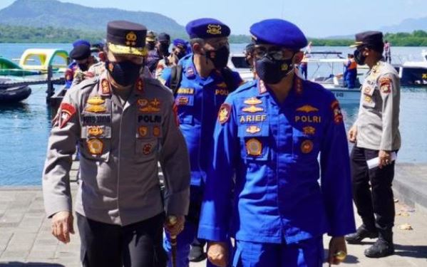 police deployed diving robots in the search for kmp yunicee ship in bali strait 39539