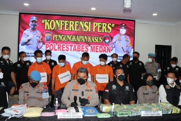 police successfully reveal drug crimes of 13 kg of drugs and 10000 ecstasy pills 44672
