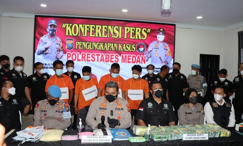police successfully reveal drug crimes of 13 kg of drugs and 10000 ecstasy pills 44672