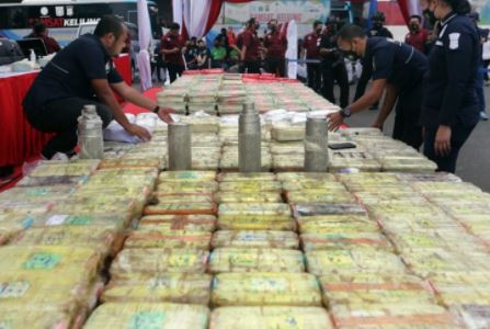 polisi 1129 ton sabu rencananya dipasarkan di jabar dan jakarta 16314