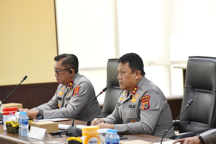 polisi ajak warga lebih proaktif laporkan masalah terkait pilkada di maluku 78541