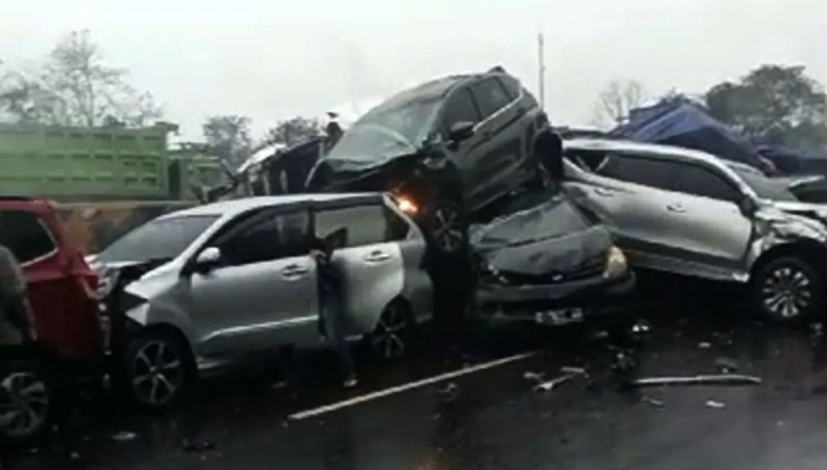 polisi akan periksa sopir truk penyebab kecelakaan tol cipularang 80818